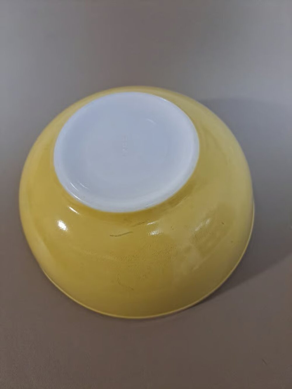 Pyrex Vintage 404 Primary Yellow 4 Quart Mixing Serving Bowl - Picture 6 of 9